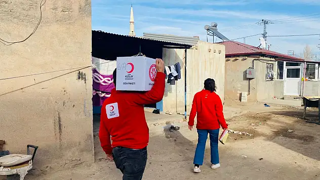 Kızılay Doğubayazıt Şubesi, ilçe genelinde gıda yardımına devam ediyor
