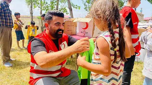Kızılay'ın Başköy Köyü ziyareti çocukların yüzünü güldürdü