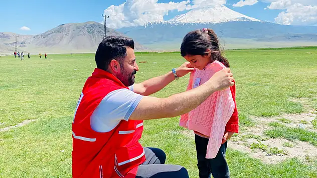 Kızılay'ın iyilik yolculuğu bu kez Bardaklı Köyü'ne uzandı