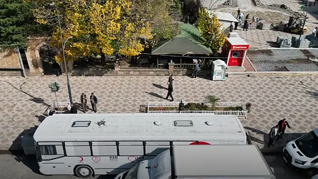 Kızılay Kan Bağış Aracı Güroymak'ta Hizmet Veriyor