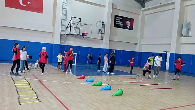 Korkut'ta Kort Tenisi Antrenmanları: Gençler için Güçlü ve Özgüvenli Bir Gelecek!