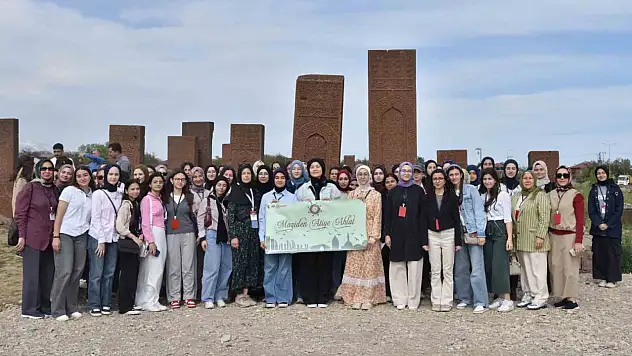 Külliye'de Anlamlı Ziyaret 65 İlden Gelen Öğrenciler Ağırlandı