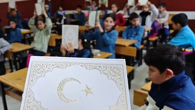 Kur'an-ı Kerim Dersini Seçen Öğrencilere TDV'den Anlamlı Hediye