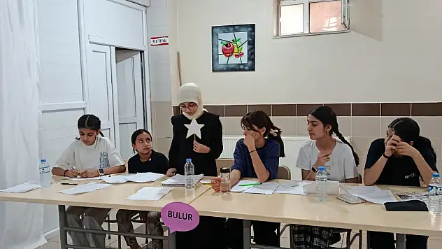Kur'an kursu öğrencileri münazarada hünerlerini gösterdi