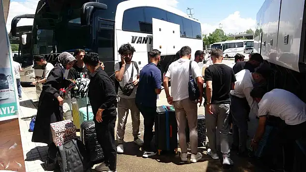 Kurban Bayramı'nda Van Otogarı'nda yoğunluk: Şehir dışı tatili başladı!
