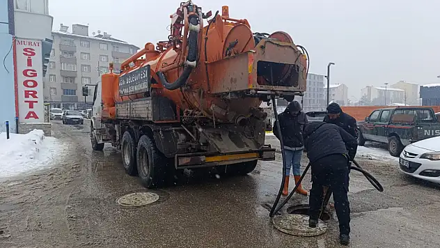 Leylek Pınar Mahallesi'nde kanalizasyon hatlarına müdahale