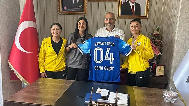 Lider Beyazıtspor Kadın Futbol Takımından AK Parti'ye ziyaret