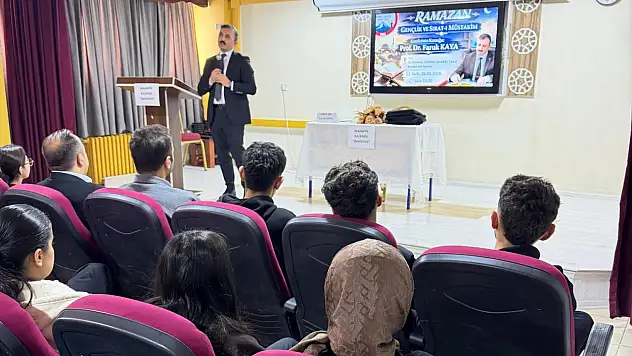 'Maarifin Kalbinde Ramazan' Ağrı'da öğrencilerle buluştu