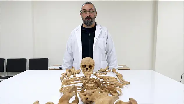 Malazgirt İnsan İskeletleri Antropoloji Laboratuvarında Araştırılıyor