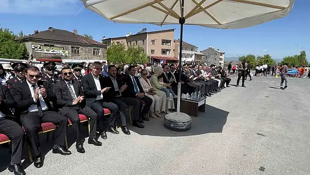 Malazgirt'te 19 Mayıs Coşkuyla Kutlandı, Gençler Yarışlarda Renkli Anlar Yaşadı!
