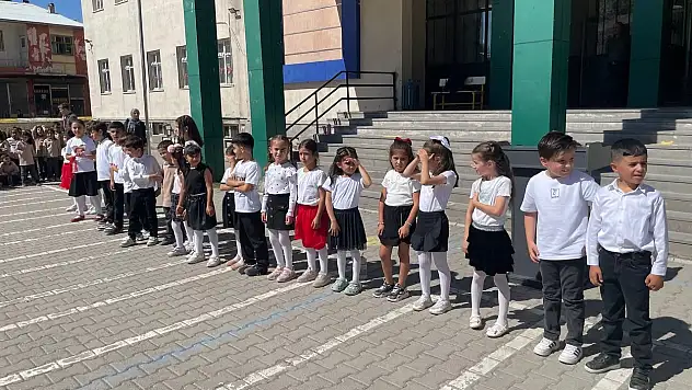 Malazgirt'te İlköğretim Haftası coşkuyla kutlandı, öğrencilerden renkli gösteriler!