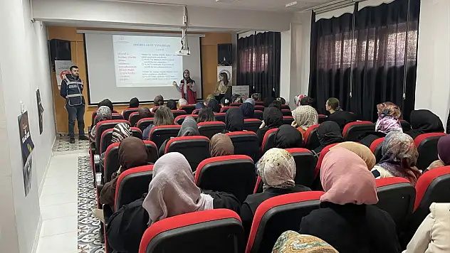 Malazgirt'te kadına şiddet ve erken yaşta evlilikle mücadele semineri düzenlendi