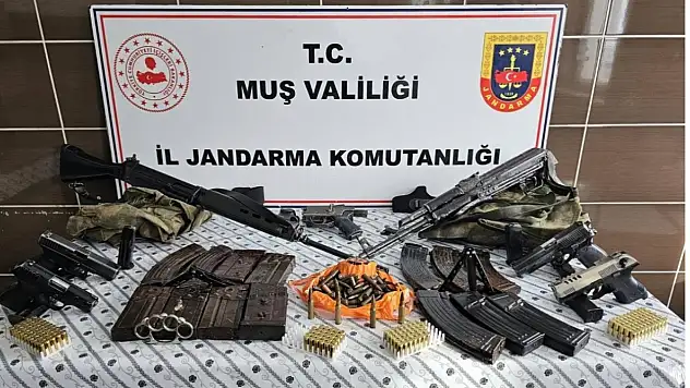 Malazgirt'te silah depoları deşifre edildi