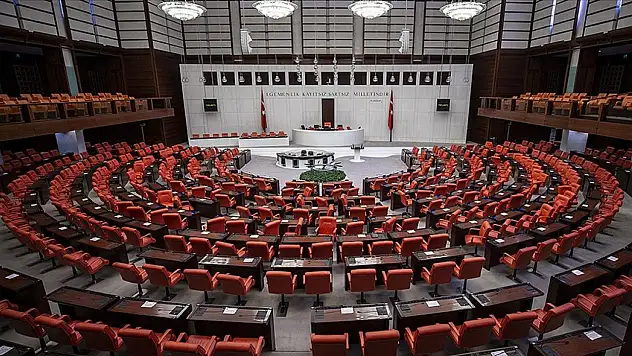 Meclis gündemi hareketlendi: 10 milletvekili için 14 dosya