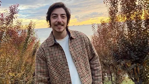 Mekin Sezer Kim ve Kaç Yaşında?