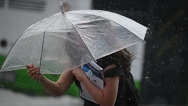 Meteoroloji İstanbul İçin Sarı Kodlu Uyarı Yaptı: Şiddetli Yağış, Fırtına ve Sel Riskine Dikkat