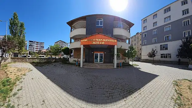 Mezun Öğrenciler İçin YKS Maratonu Bitllis Güroymak'ta Devam Ediyor