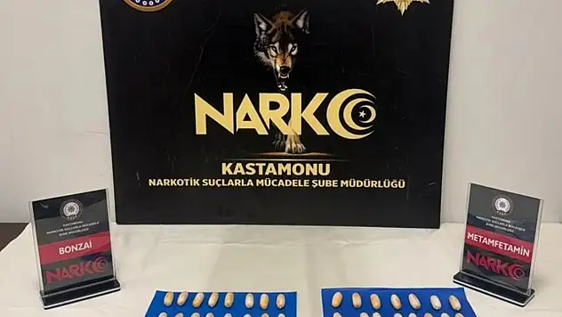 Midelerindeki uyuşturucu ile Ağrı'dan Kastamonu'ya gittiler