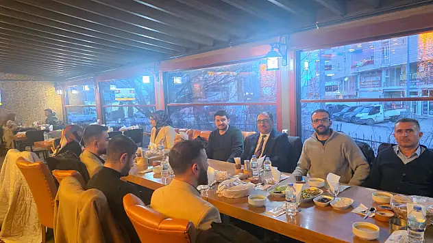 Mikrofondan gönüllere uzanan yolculuk iftar sofrasında buluştu