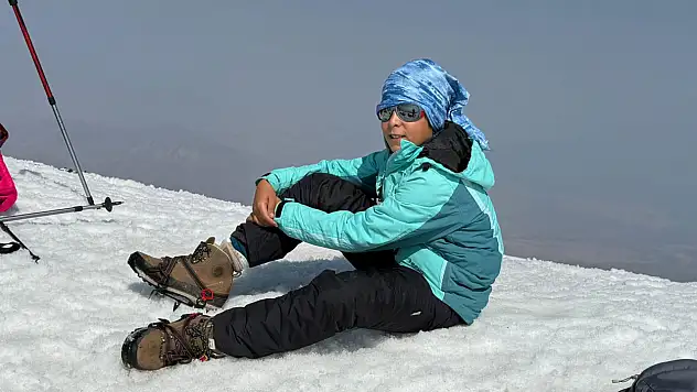 Minik dağcılar Ağrı Dağı'nda zirveye ulaştı