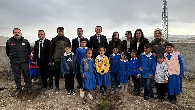 Minik Ellerle Büyük Ormanlara Can Verildi