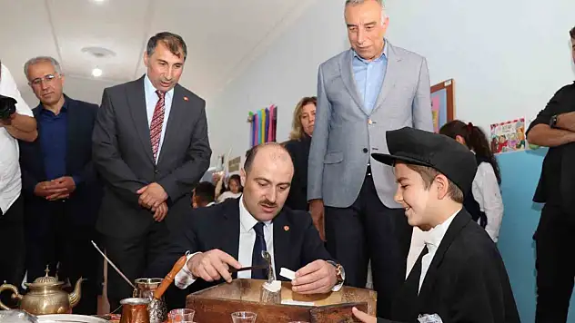 Minik Mucitler Sahnede Karabekir İlkokulu'nda Bilim Şenliği