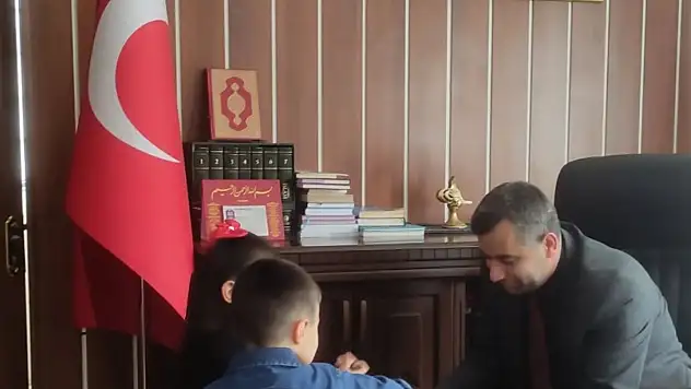 Minik Öğrencilerden Müftü Şahin'e Anlamlı Ziyaret