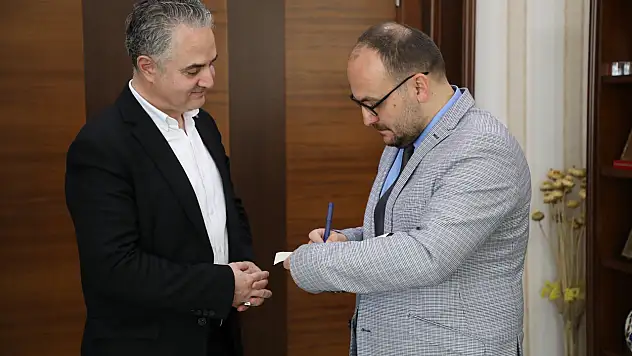 Monster Bilgisayar CEO'su İlhan Yılmaz, Muş Alparslan Üniversitesi Rektörü Prof. Dr. Mustafa Alican'ı Ziyaret Etti