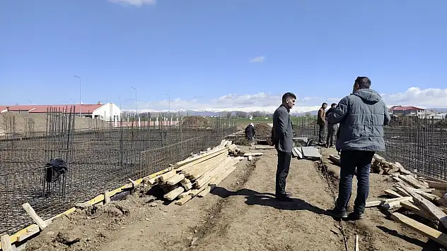 Müdür Baki Gündüzlü Bakım Merkezi inşaatı yerinde inceledi