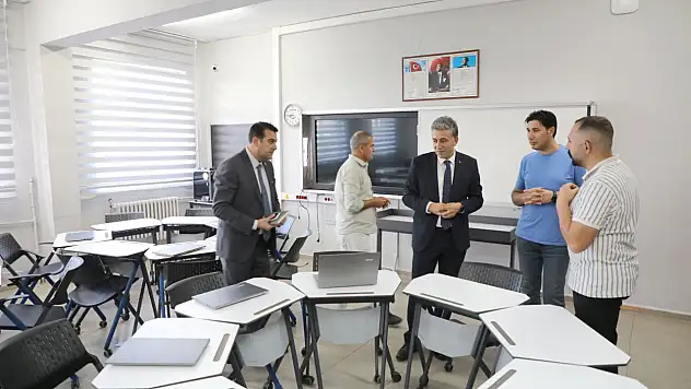Müdür Çakan Fen Lisesi ve pansiyonları tek tek gezdi