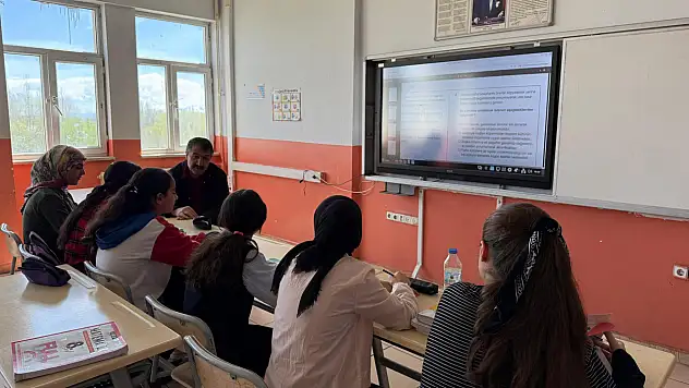 Müdür Kurt'tan LGS'ye hazırlanan öğrencilere destek ziyareti