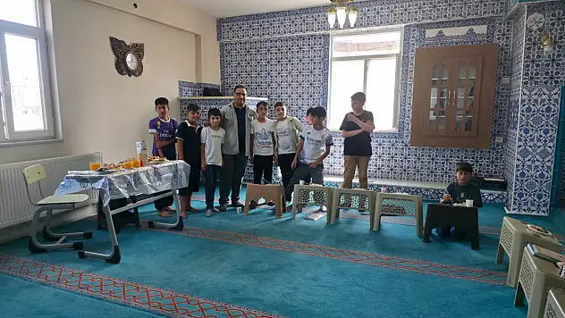 Müftü Demirkaynak Hasan Hüseyin Camii'ndeki yaz Kur'an kursunu ziyaret etti