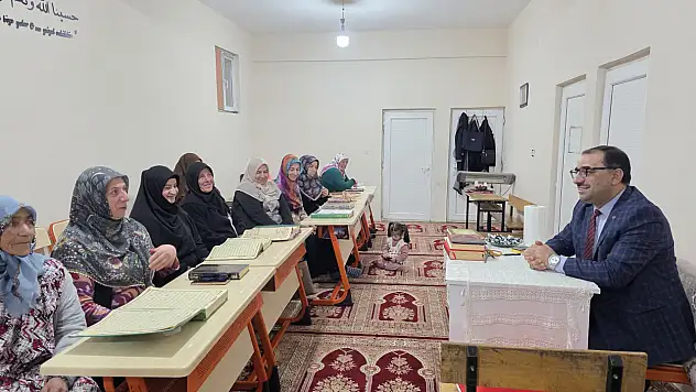 Müftü Demirkaynak kursiyerlerle buluştu