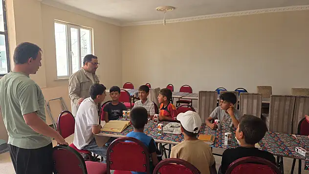 Müftü Demirkaynak öğrencilere temizliği anlattı