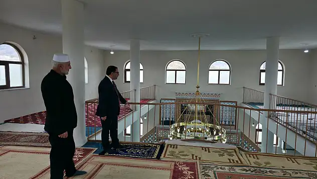 Müftü Demirkaynak yapımı devam eden camide çalışmaları inceledi
