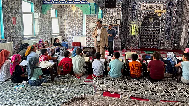Müftü İsa Demirkaynak yaz Kur'an kursu öğrencileriyle bir araya geldi