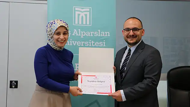 Muş Alparslan Üniversitesi'nde Yabancı Dil Kurslarına Teşekkür Takdimi Etkinliği Gerçekleştirildi