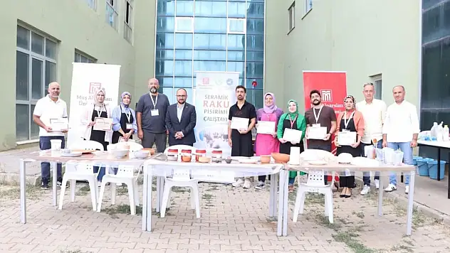 Muş Alparslan Üniversitesi ve Van YYÜ İş Birliğiyle Seramik Raku Pişirimi Çalıştayı Düzenlendi