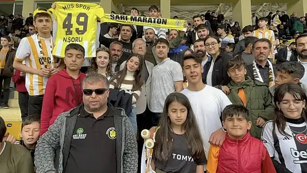 Muş Belediyesi Eş Başkanı Söylemez, Muşspor Maçını Taraftarlarla İzledi
