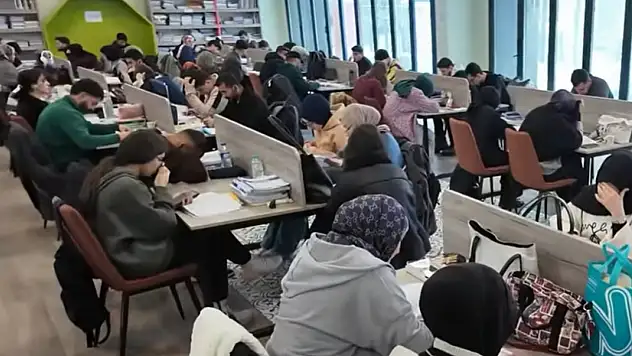 Muş Belediyesi Halk Kütüphanesi Öğrencilerden Yoğun İlgi Görüyor