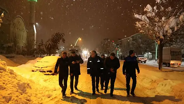 Muş Belediyesi Karla Mücadele Çalışmalarını Aralıksız Sürdürüyor