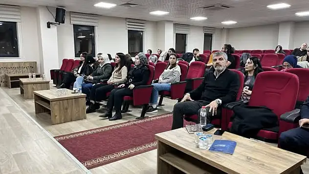 Muş Belediyesi'nden Kadına Yönelik Şiddete Karşı Anlamlı Film Gösterimi