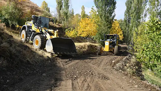 Muş Belediyesi'nden Muratpaşa Mahallesi'nde Stabilize Yol Çalışması