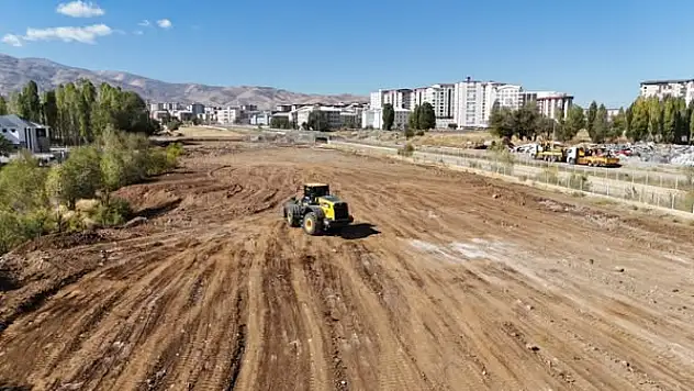 Muş Belediyesi'nden Yeni Yeşil Yaşam Alanı: Çar Çayı Parkları Projesi Devam Ediyor