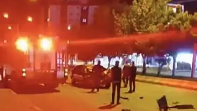 Muş-Bitlis Karayolunda Kaza: Otomobil Traktöre Çarptı, 1 Yaralı