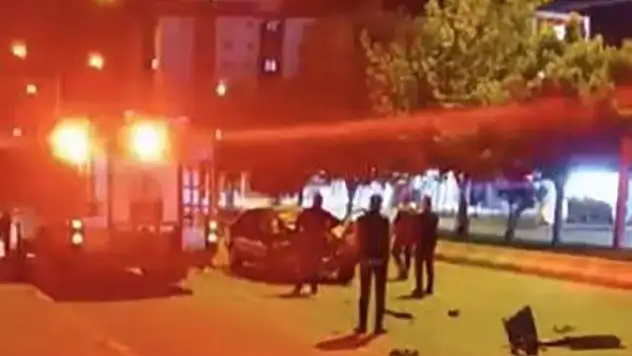 Muş-Bitlis karayolunda otomobilin traktöre çarpması sonucu 1 kişi yaralandı