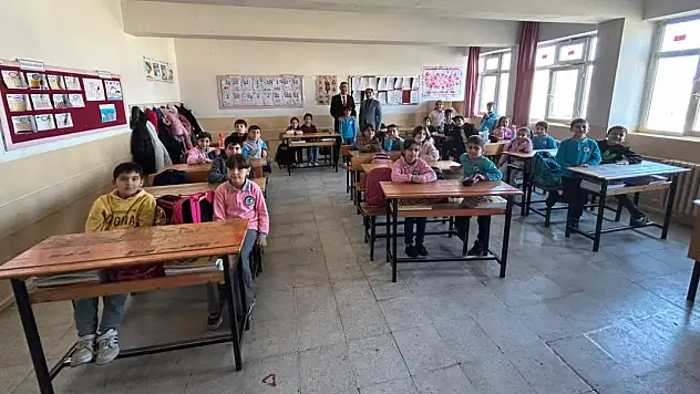 Muş İl Millî Eğitim Müdürü Abdulkadir Altay'dan Borsa İstanbul İlkokuluna Ziyaret