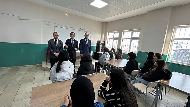 Muş İl Millî Eğitim Müdürü, Fuat Sezgin Anadolu Lisesi Öğrencileriyle Söyleşide Buluştu