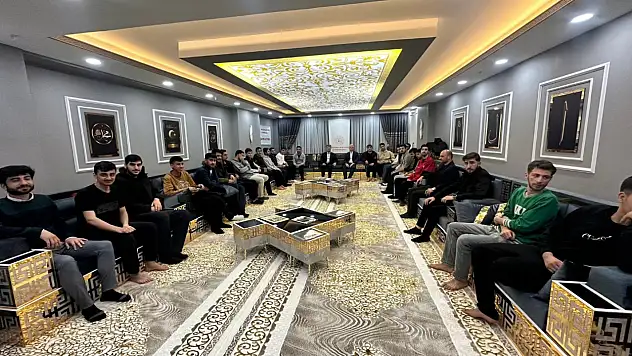 Muş İl Müftüsü İbrahim Yavuz, KYK Yurdunda Öğrencilerle Gençlik Buluşmasında Bir Araya Geldi