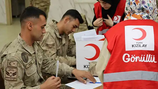 Muş Jandarması'ndan Kızılay'a destek: Gönüllü kan bağışı etkinliği düzenlendi